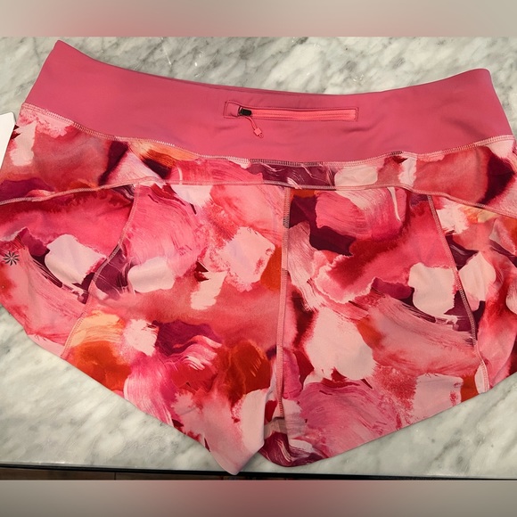 Athleta Run With It 3.5 Shorts NWT - Picture 2 of 2